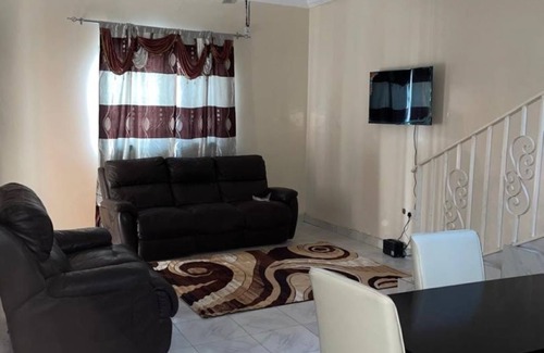 Serrekunda Apartment | Jammaisarr Residence: 2-bedroom apartment in awesome Serrekunda with WiFi, AC