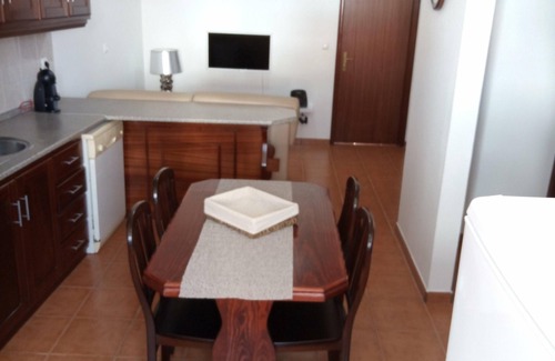 Praia da Vitoria Apartment | Janelas da Praia, Apartment by the beach.