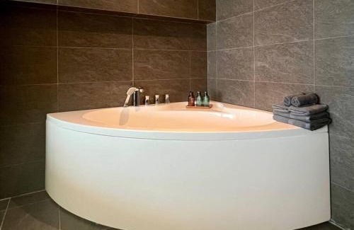 Tay Ho Apartment | Janet PentHouse - WestLake - by LioHousing
