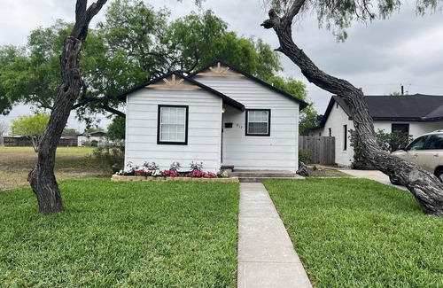 Kingsville House | Janie’s cozy cottage minutes from Texas A&M Kingsville