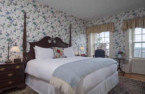 Nantucket Town Bed & Breakfast | Jared Coffin House
