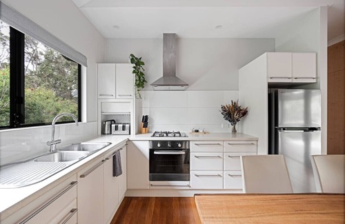 Rosa Glen Hotel | Jarrah Grove Forest Retreat - Serenity Luxury Chalets