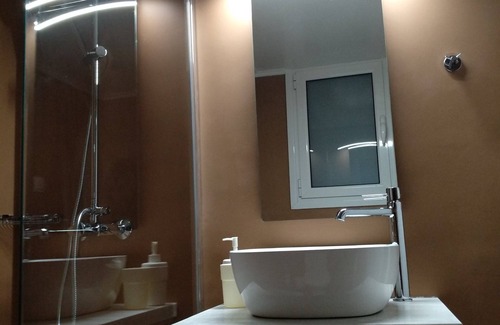 Metaxourgio Apartment | Jasmin Home, 20min walk to Akropolis, 100m to metro!