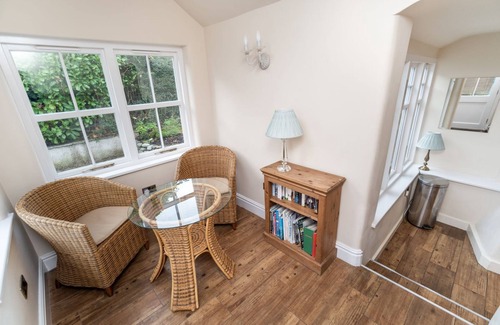 Portinscale Cottage | Jasmine Cottage - a cottage that sleeps 2 guests in 1 bedroom