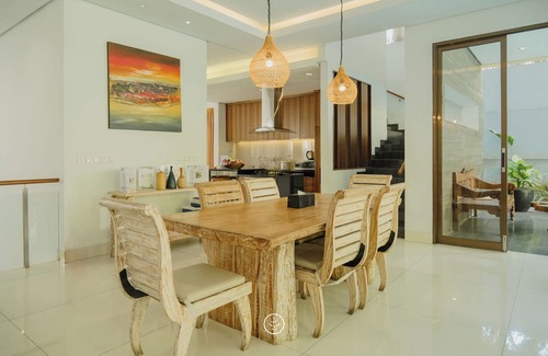 Bandung Villa | Jasmine Cozy Villa 3 BR Heated Pool and Billiard