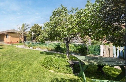 Reservoir House | Jasmine Room - 5 minutes from Edwards Lake