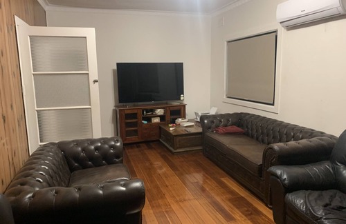 Reservoir House | Jasmine Room - 5 minutes from Edwards Lake