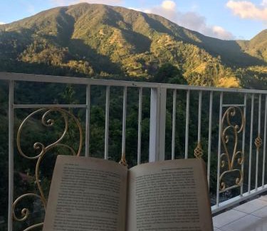 Penlyne Castle House | Jay's Guest House II