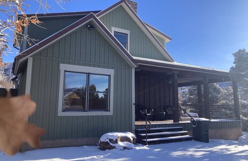 Moab Cabin | Jaydee's Run Cabin @ Whispering Oaks, 20 miles from Moab!