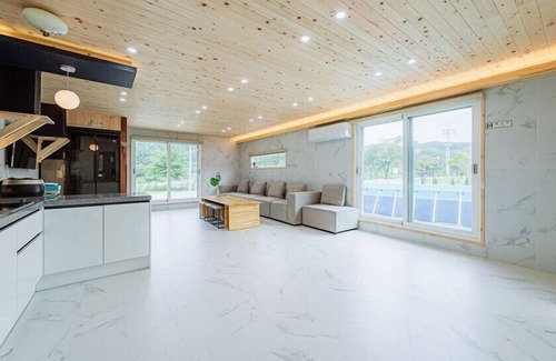 Buk House | jayeonsog gong gan