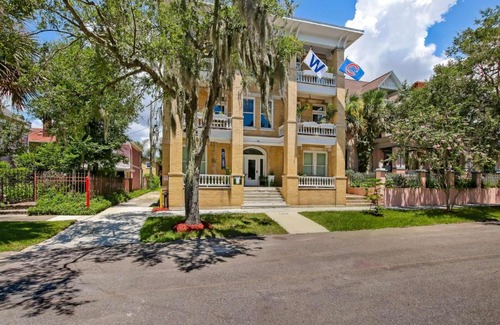 Springfield House | JBH 115 W 2nd Apt #2
