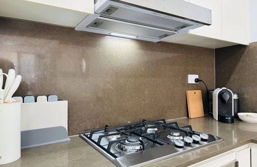 Mascot Apartment | JC Home in Mascot, parking available