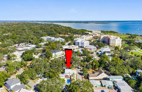 Safety Harbor Cottage | JD's Hideaway By The Sea: 2 Blocks off Main!