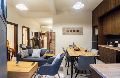 Kalamata House | Jeannette's Seaside Getaway - Kalamata Urban Gem