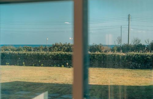 Seongsan House | Jeju Bada Neomur House