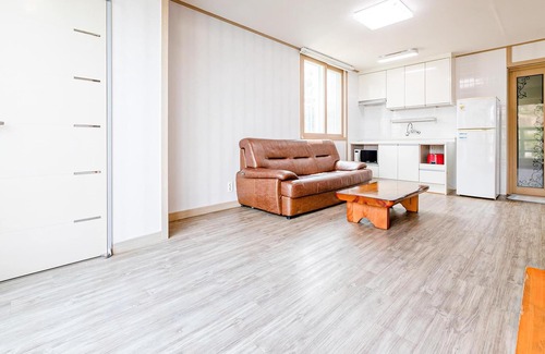 Downtown House | Jeju Badagreen Pension