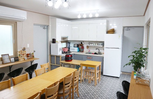 Pyoseon House | Jeju Pureunseom Guest House