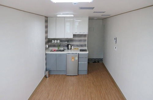 Pyoseon House | Jeju Pureunseom Guest House