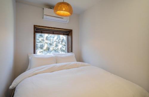 Andeok House | Jeju Sagaeoreum Dockchae