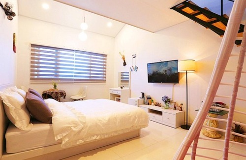 Gujwa House | Jeju Swieonggapseoye Pension