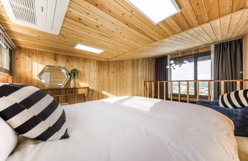 Gujwa House | Jeju Woljeong Charu