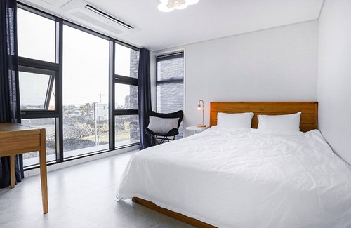Gujwa House | Jeju Woljeong Hill Pension