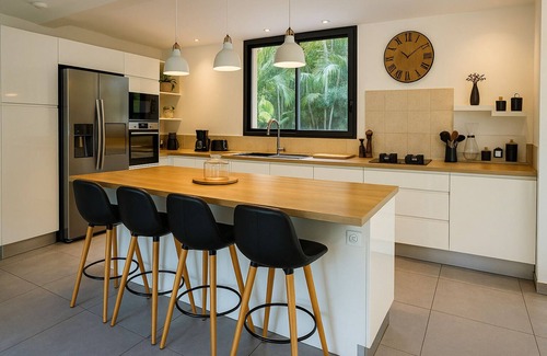 Vitet Villa | Jelo House - 3 bdr - 2.5 bth - Pool & SPA - Sports & Games Room