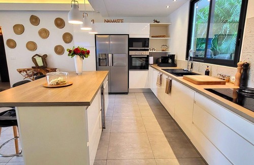 Vitet Villa | Jelo House - 3 bdr - 2.5 bth - Pool & SPA - Sports & Games Room