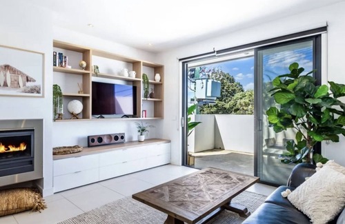 Port Fairy Apartment | Jerissa - Stylish Apartment in the Heart of Port Fairy