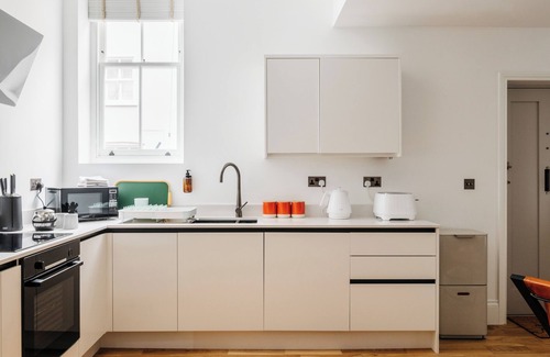 Canterbury Cottage | Jestico's, Retro Central, 1 Foc Parking - Newly listed to Vrbo