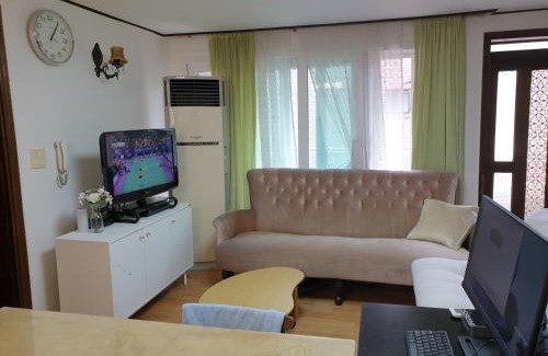 Namgajwa-dong Bed & Breakfast | JIAN Green House