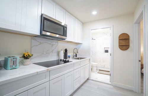 Mayflower Village House | Jie’s 1b1b Arcadia Private Cute Affordable Spot