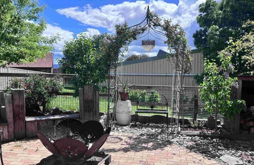 Jindabyne House | Jindaburra Cottage with wood fire