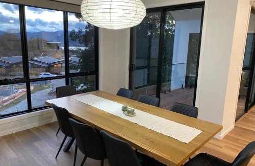 East Jindabyne House | Jindabyne House 2, Modern 3 bedroom home, lake & mountain views with fireplace