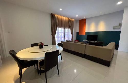 Kuching Apartment | Jk CozyHome 10Pax 100Mbps 2Carparks