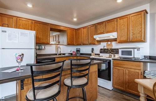 Birch Bay Condo | JL 1112: Spectacular View, Steps to the beach, Free Wi-fi.