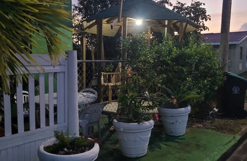 Oistins House | Jo J's HOSTEL STUDIO SLEEPS ONE WITH AC, CABLE TV, PRIVATE BATH