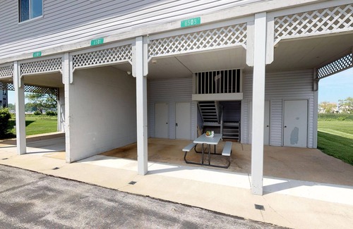 Oak Harbor Condo | Jo's Hideaway, for Lake Erie lovers, fishermen and birders! Sleeps 4
