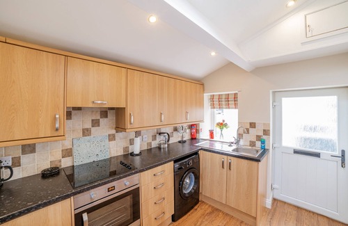 Kelton Cottage | Jocks Hoose - a cottage that sleeps 4 guests in 2 bedrooms