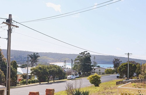 Eden Apartment | Jodi's Beach Retreat - Pet Friendly (2 bedroom apartment) 2+ Nights