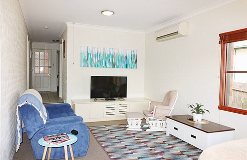 Eden Apartment | Jodi's Beach Retreat - Pet Friendly (2 bedroom apartment) 3+ nights