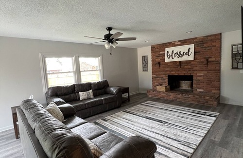 Ottawa Hills House | Jodore Gem.Spacious House, Inground Pool near University, Metroparks & Shopping