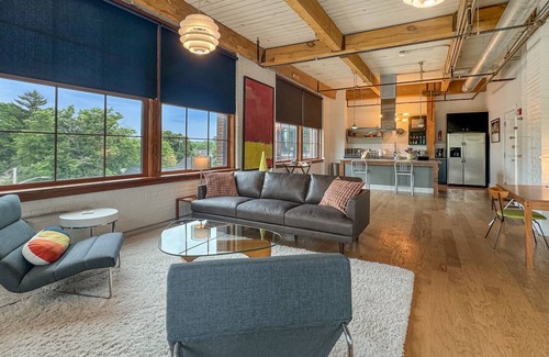 Downtown Rochester Apartment | JOEY'S PLACE - A MODERN SOPHISTICATED INDUSTRIAL OPEN SPACE LOFT