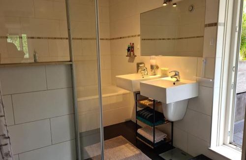 Slotervaart House | Johan's B&B with roofterrace and cheap parking - Since 2014