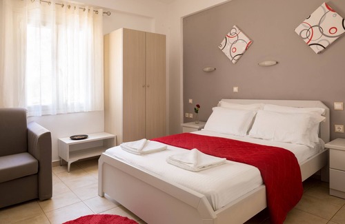 Loutro Bed & Breakfast | John Akroyiali rooms