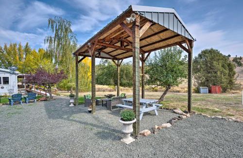 John Day House | John Day Lakehouse with a Great Outdoor Space!