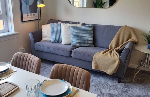 Paisley Apartment | John Neilson View - Coorie Doon