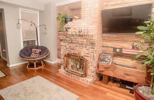 Upper Fells Point House | Johns Hopkins Historic Renovated home - Fells Point!