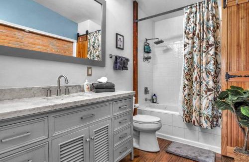 Upper Fells Point House | Johns Hopkins Historic Renovated home - Fells Point!