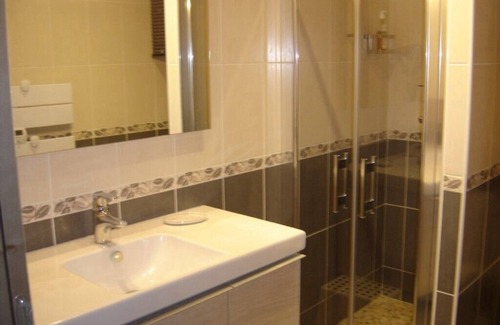 Saint-Regnobert-de-la-Cote-de-Nacre Apartment | Johnson's house, feet in the water, a few grains of sand.